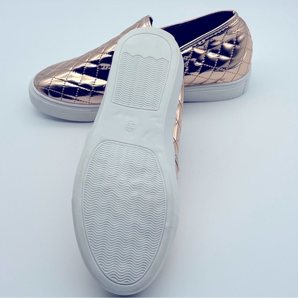 Rose Gold Slip On Sneakers Size 39 Brand Unknown Excellent Condition - Picture 2 of 9